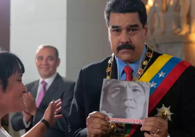 La extitular de una famosa organizaci�n social y pol�tica juje�a ser�a el intercambio para lograr los salvoconductos.