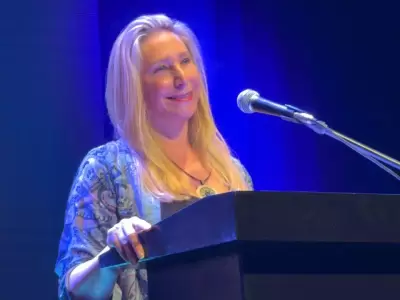 Karina Milei durante el acto en Teatro Gran Rivadavia./