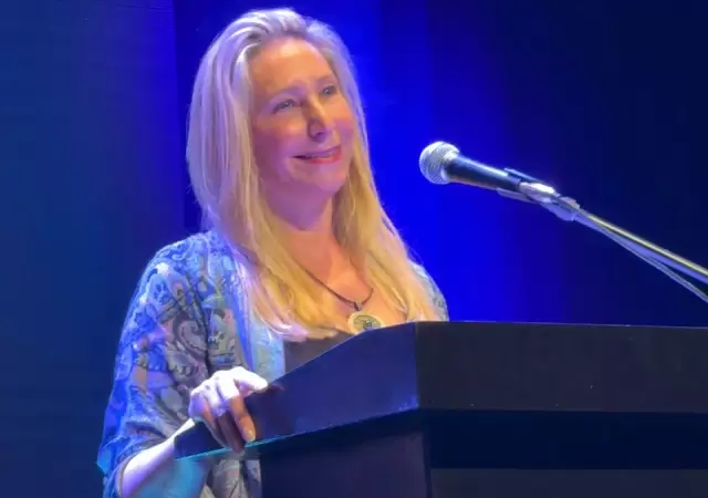 Karina Milei durante el acto en Teatro Gran Rivadavia.