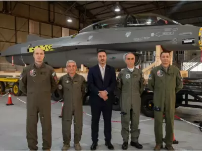 El primer caza multirol lleg� desde Dinamarca a la Base A�rea de Tandil.
