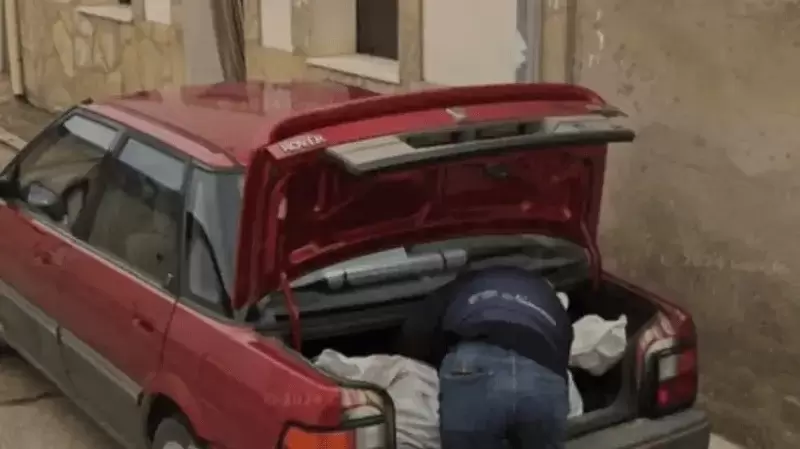 Google Maps registr� a un hombre que meti� un cuerpo dentro de un auto.
