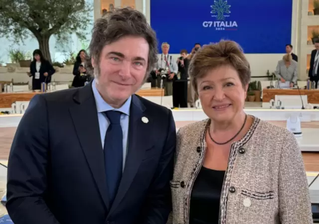 El mandatario argentino junto a la directora del Fondo Monetario. (foto: web)
