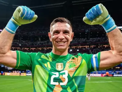 Dibu va por su tercer galard�n consecutivo de France Football.