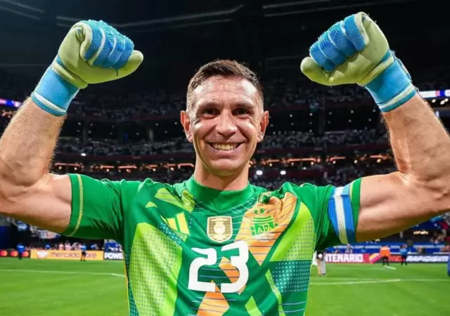 Dibu va por su tercer galard�n consecutivo de France Football.