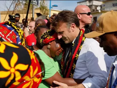 Macron recibi� fuertes reclamos de los angustiados habitantes de la distante isla en el Oc�ano �ndico.