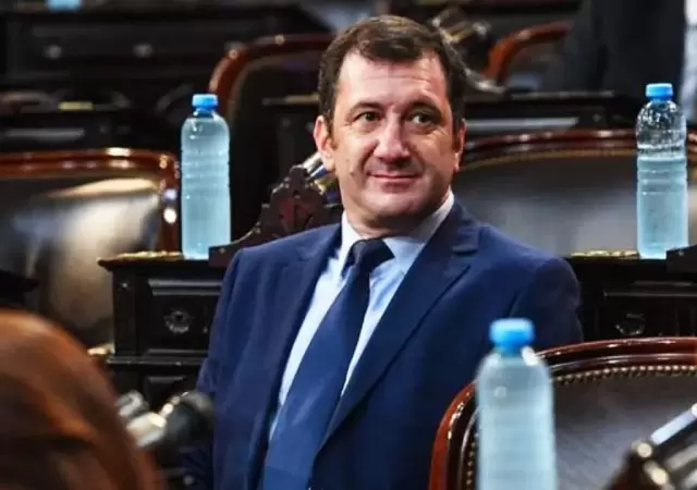 El exsenador no ser� restituido en su banca.
