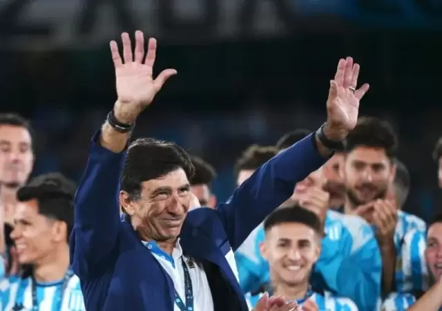 Costas sigue en la Academia.