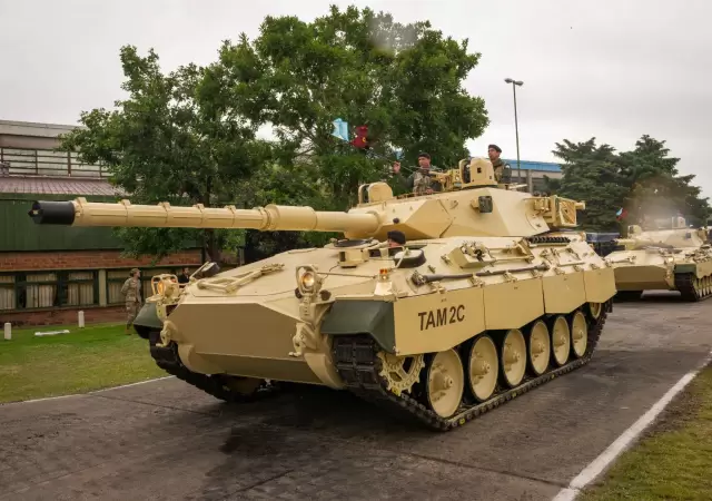 El Ej�rcito estrena sus modernizados TAM a la versi�n 2C-A2.