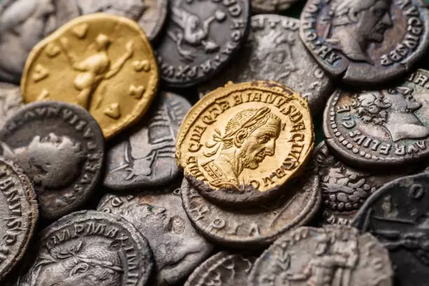 Rituales con monedas de Navidad para atraer abundancia.