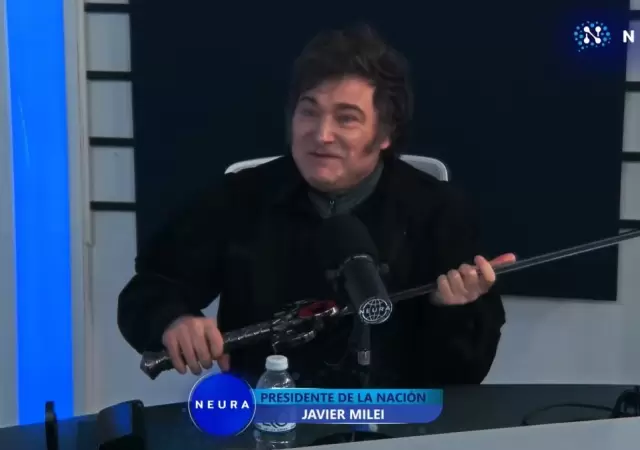 La Espada de Leono: el regalo simb�lico que recibi� Javier Milei