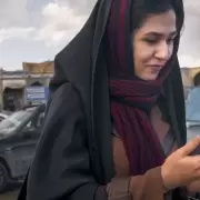 El descontento social obliga a levantar la prohibici�n de WhatsApp