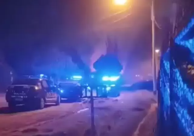 Momento en el que la polic�a arrib� al lugar donde quemaron las viviendas por el asesinato de Benjam�n Rivas.