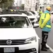 Diplom�ticos rusos se niegan a control de alcoholemia y se atrincheran