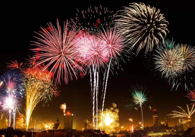 La historia de los fuegos artificiales para las celebraciones.