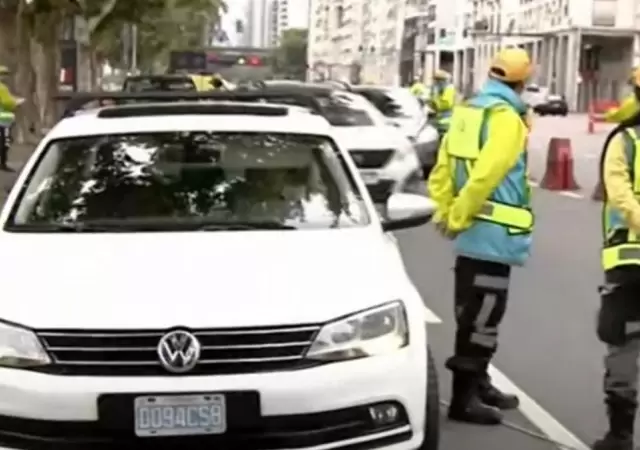 Diplom�ticos rusos demorados en Recoleta.