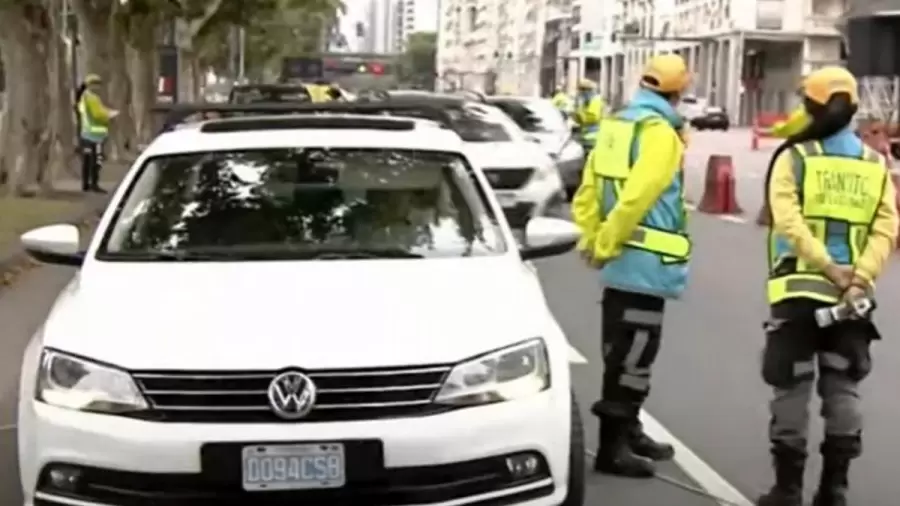 Diplomáticos rusos demorados en Recoleta.