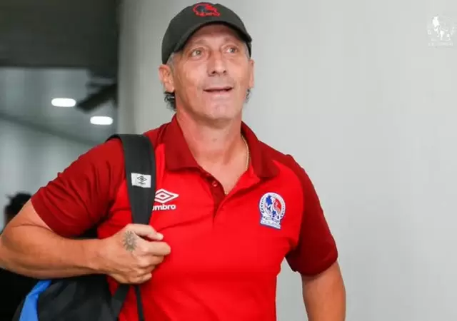 Pedro Troglio, asume en Instituto.