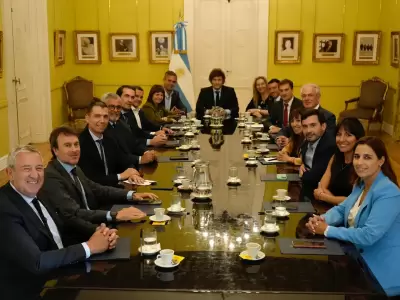 Milei, Karina y Mart�n Menem con los radicales
