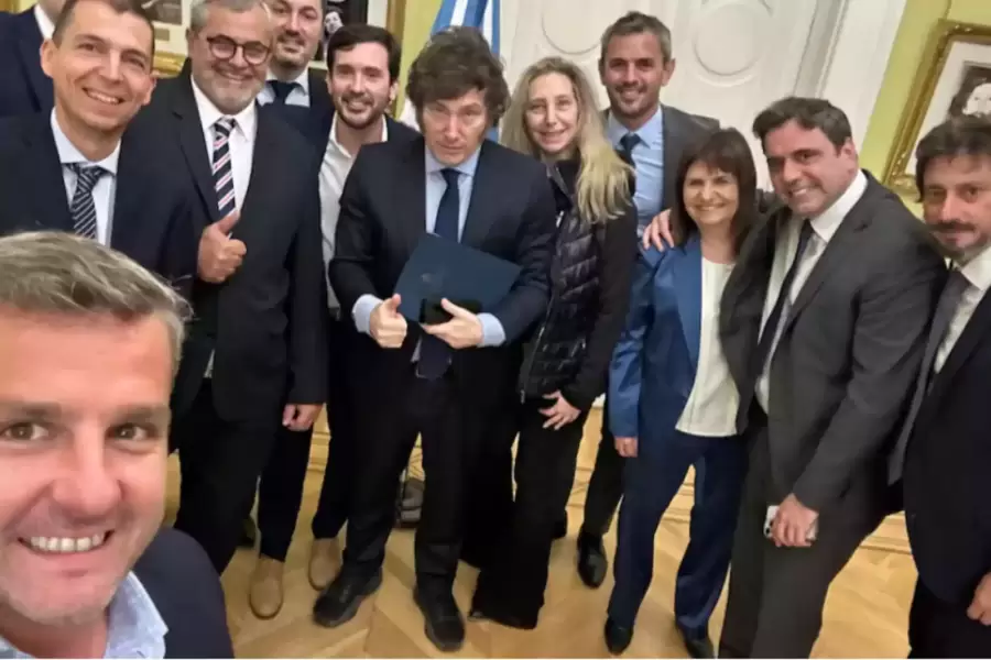 El primer contacto con los ahora expulsados