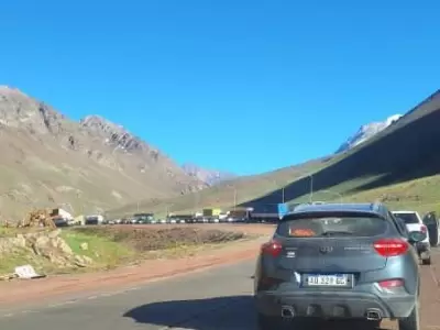 El tr�nsito a Chile qued� paralizado minutos despu�s de las 09.30 de hoy viernes debido a la gran cantidad de viajeros sobre la Ruta 7.