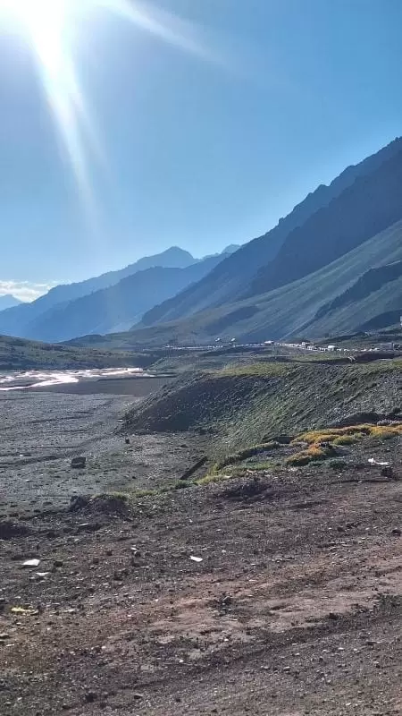 Una larga fila de autom�viles surcaba la alta monta�a mendocina a las 10.00 del viernes 27 de diciembre de 2024.