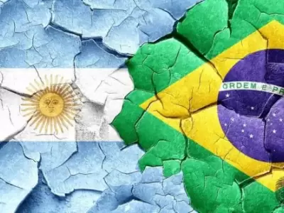 Un peso argentino emergente, y un real "planchado".