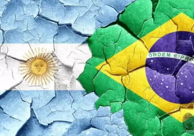 Un peso argentino emergente, y un real "planchado".