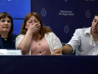 Muy movilizada emocionalmente, la madre del gendarme pidi� por su liberaci�n y regreso a salvo.