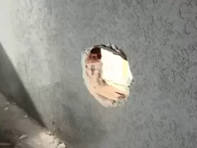 Boquete por el que escaparon los detenidos