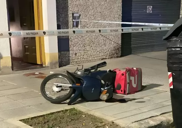 La moto del repartidor.