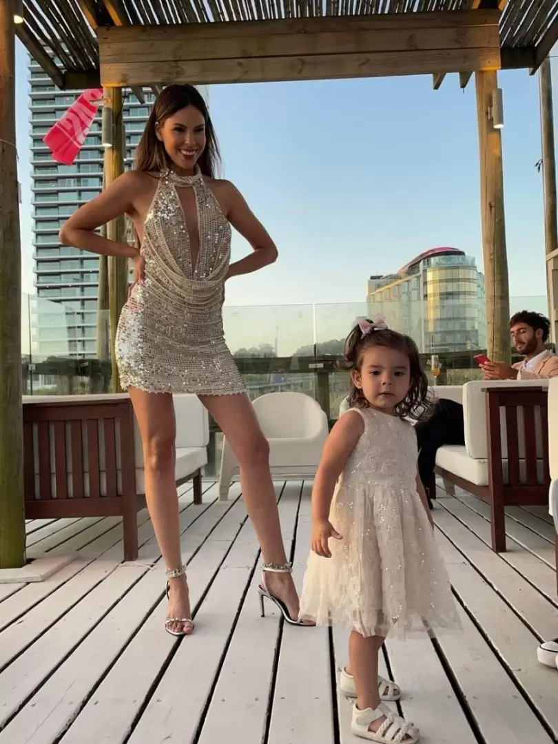 Barby Franco junto a su hija.
