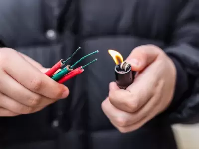 Muy cara le sali� la gracia de tirar petardos en Navidad.