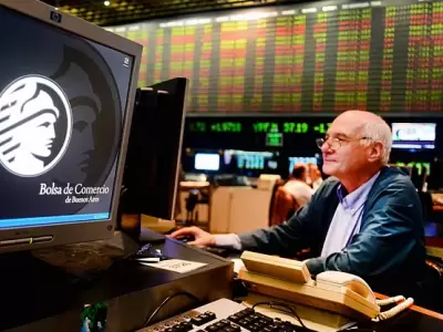 La bolsa opera con bajas de acciones de hasta 4%.