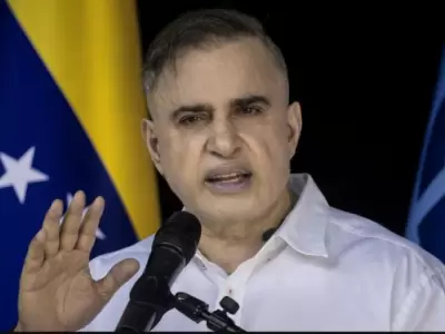 El duro fiscal chavista garantiz� la integridad del gendarme.