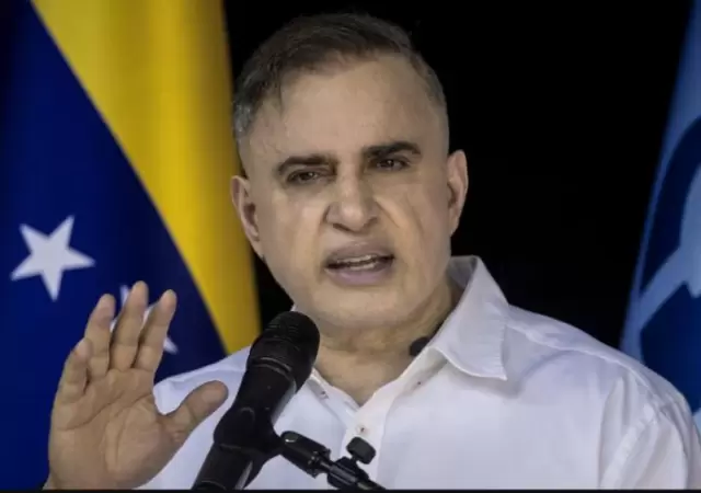 El duro fiscal chavista garantiz� la integridad del gendarme.