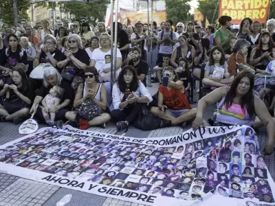 El homenaje a las v�ctimas de Croma��n en Plaza de Mayo.
