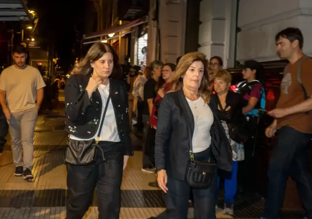 B�rbara Lanata, una de las hijas del periodista, y su madre Andrea Rodr�guez.
