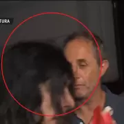 �Qui�n es el "personaje" qu� apareci� en el velorio de Lanata y caus� revuelo?