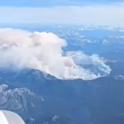 Desde las alturas: impactantes imágenes del incendio en el Parque Nahuel Huapi