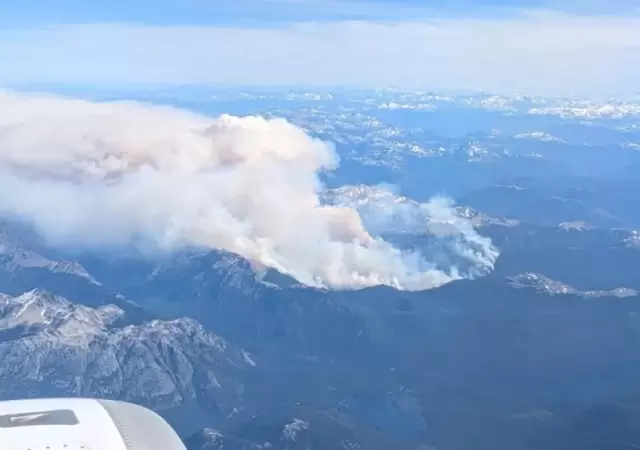 El incendio en el Parque Nacional Nahuel Huapi desde el aire.