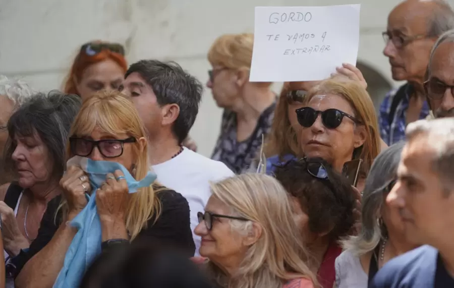 Pancartas de la gente que despidi� Jorge Lanata. Foto: Guillermo Rodr�guez Adami