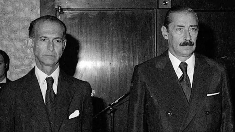 Jos� Alfredo Mart�nez de Hoz junto a Jorge Rafael Videla, ambos nacidos en 1925.