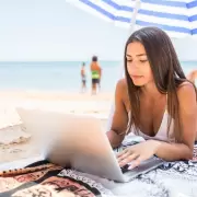 Vacaciones y ciberseguridad: cómo evitar riesgos de amenazas cibernéticas