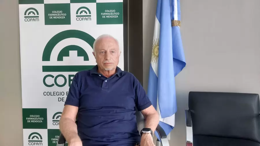 Ricardo Aizcorbe, farmac�utico y miembro del Colegio Farmac�utico de Mendoza. Foto: Daniel Gallardo