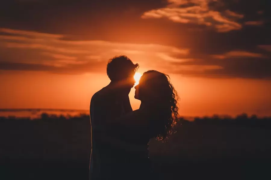 Fotografía De Silueta De Hombre Y Mujer