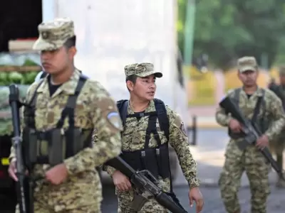 Los Gobiernos de Bukele y Ar�valo decidieron enviar militares a la isla para hacer frente a las bandas criminales.