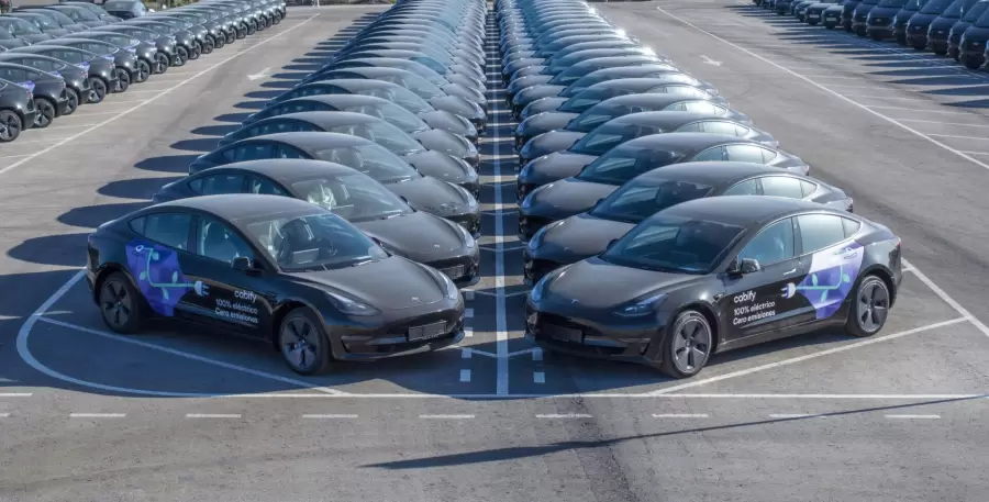 autos tesla