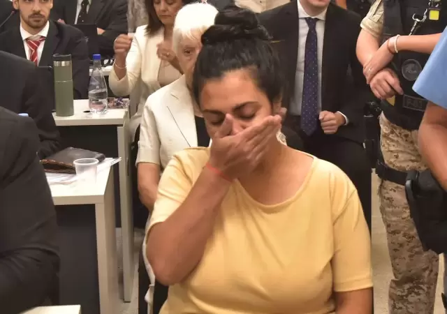 Acompa�ada de su abogado, Brenda Ag�ero rompi� en llanto en la primera jornada del juicio oral.