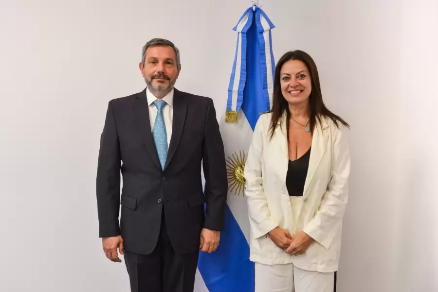 Mariano de los Heros, director de ANSES y la miniatra Sandra Pettobello