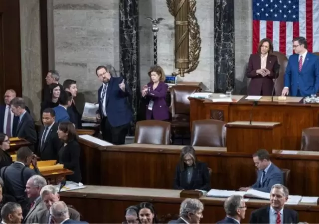 La propia vicepresidenta Kamala Harris tuvo que presidir la sesi�n para ratificar el triunfo de su contrincante.